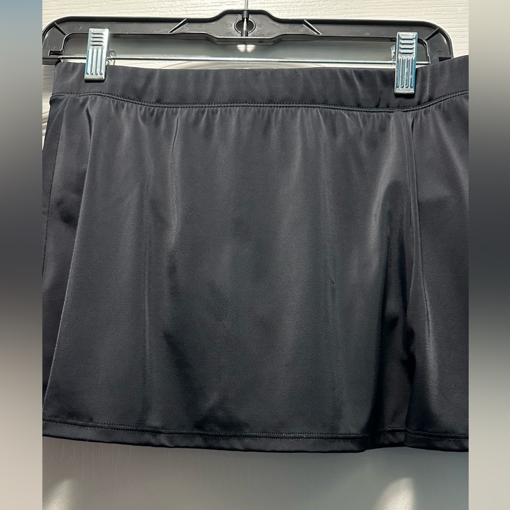 FINAL SALE 🌟✴️ Black Swim Skirt Womens Size 12